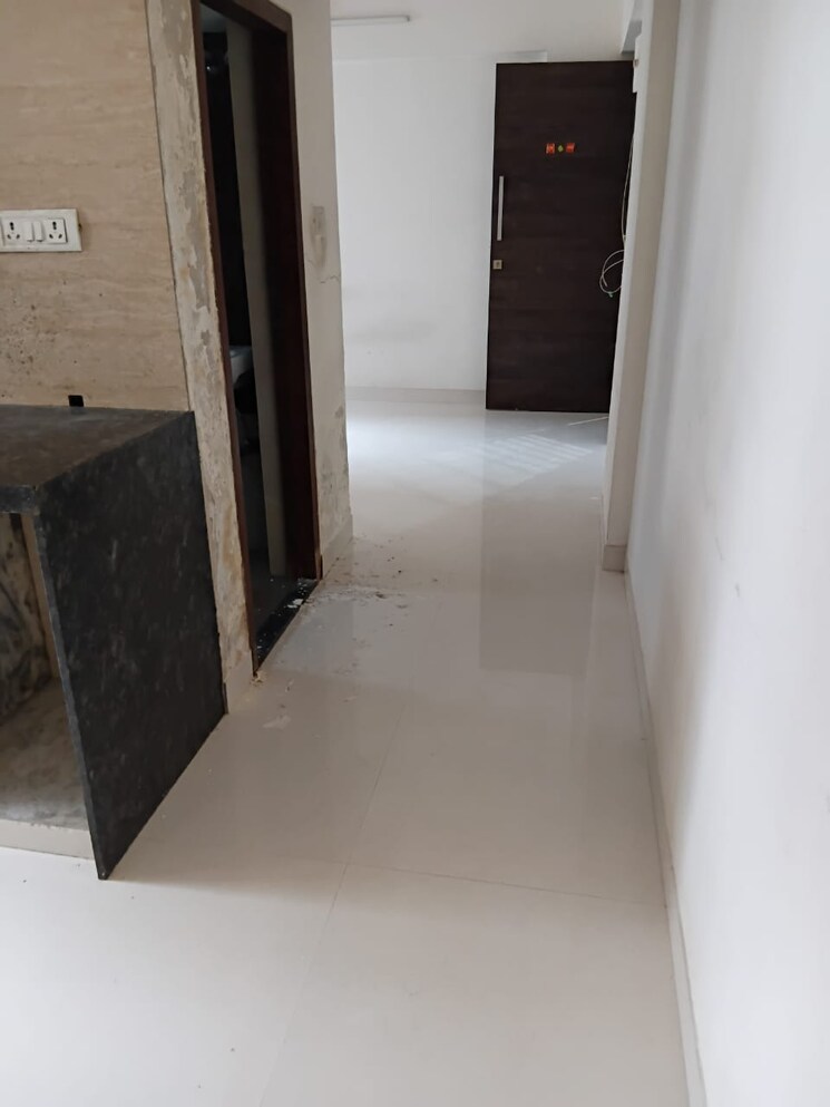 Room, vile parle east 1 RK 270 Sq.Ft. Apartment In Vile Parle East Mumbai 8863980