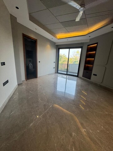 Room in 4 BHK Builder Floor at Kohli One Malibu Town, Sector 47 – for Sale