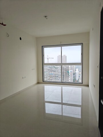 Room in 3 BHK Apartment at Runwal Nirvana, Parel – for Rent