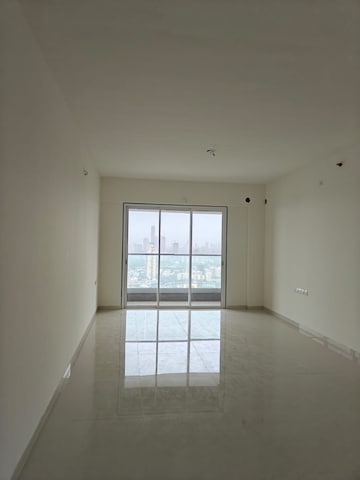 Room in 3 BHK Apartment at Runwal Nirvana, Parel – for Rent
