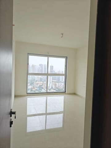 Room in 3 BHK Apartment at Runwal Nirvana, Parel – for Rent