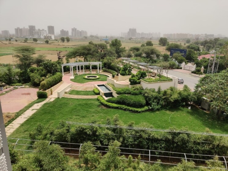 Garden, dlf-regal-gardens 4 Bedroom 2215 Sq.Ft. Apartment In Sector 90 Gurgaon 8864169