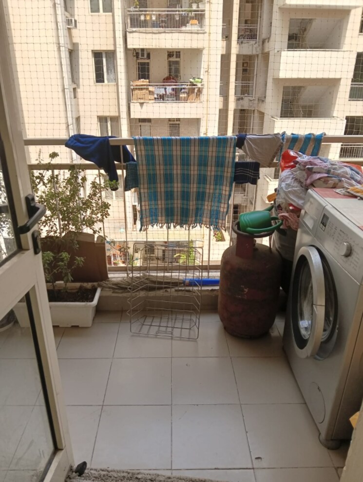  Parking, dlf-regal-gardens 4 Bedroom 2215 Sq.Ft. Apartment In Sector 90 Gurgaon 8864169