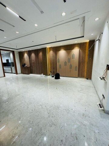 Building Lobby in 4 BHK Builder Floor at Orchid Island, Sector 51 – for Sale
