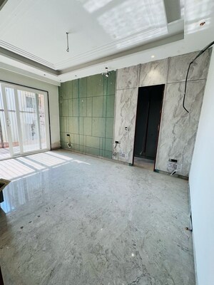 Room in 4 BHK Builder Floor at Orchid Island, Sector 51 – for Sale