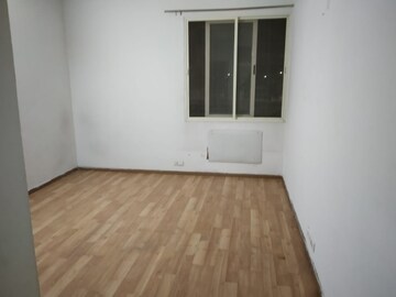 Room in 2 BHK Apartment at Sidhartha NCR One, Sector 95 – for Rent