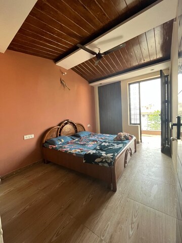 Bedroom in 3 BHK Builder Floor at Gms Road – for Rent
