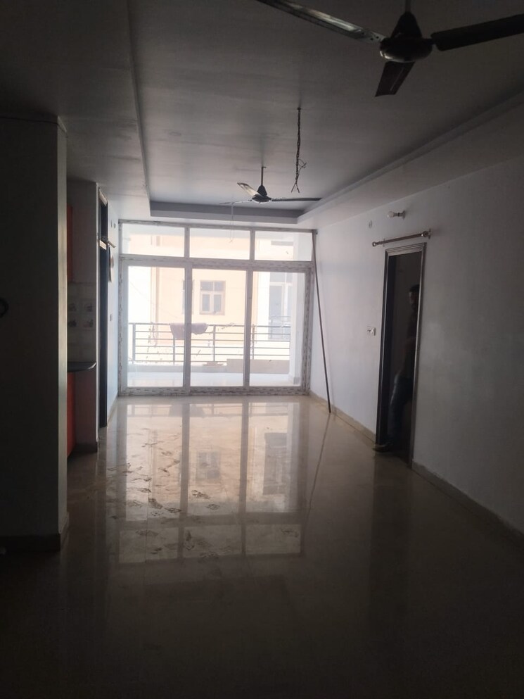 Room, gomti nagar 3 Bedroom 1750 Sq.Ft. Apartment In Gomti Nagar Lucknow 8864597