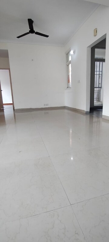Room in 3 BHK Apartment at Gomti Nagar – for Rent
