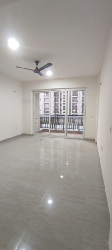 Room in 3 BHK Apartment at BBD Green City, Gomti Nagar – for Rent