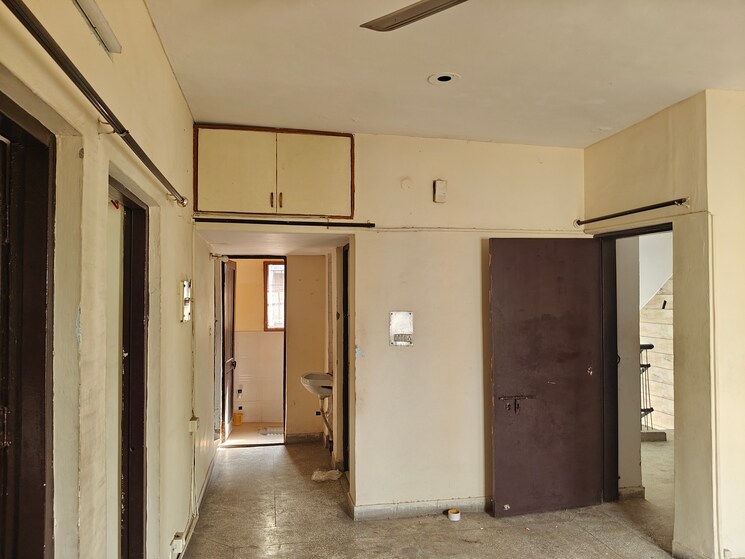 Room, sector 12 dwarka 2 Bedroom 1100 Sq.Ft. Apartment In Sector 12 Dwarka Delhi 8864726