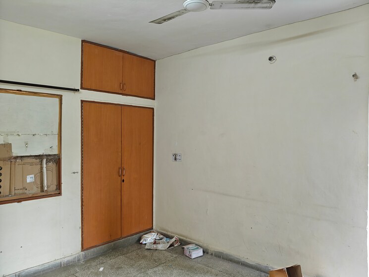Room, sector 12 dwarka 2 Bedroom 1100 Sq.Ft. Apartment In Sector 12 Dwarka Delhi 8864726