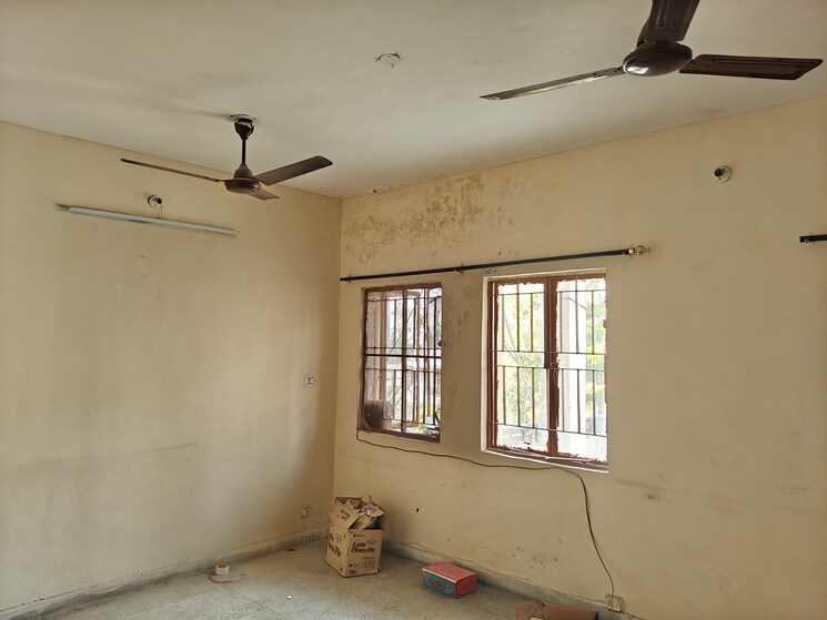 Room, sector 12 dwarka 2 Bedroom 1100 Sq.Ft. Apartment In Sector 12 Dwarka Delhi 8864726