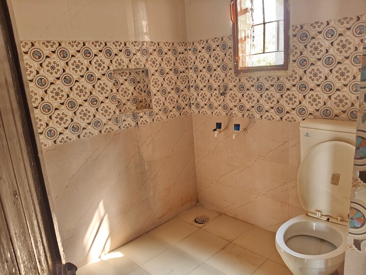 Bathroom, sector 12 dwarka 2 Bedroom 1100 Sq.Ft. Apartment In Sector 12 Dwarka Delhi 8864726