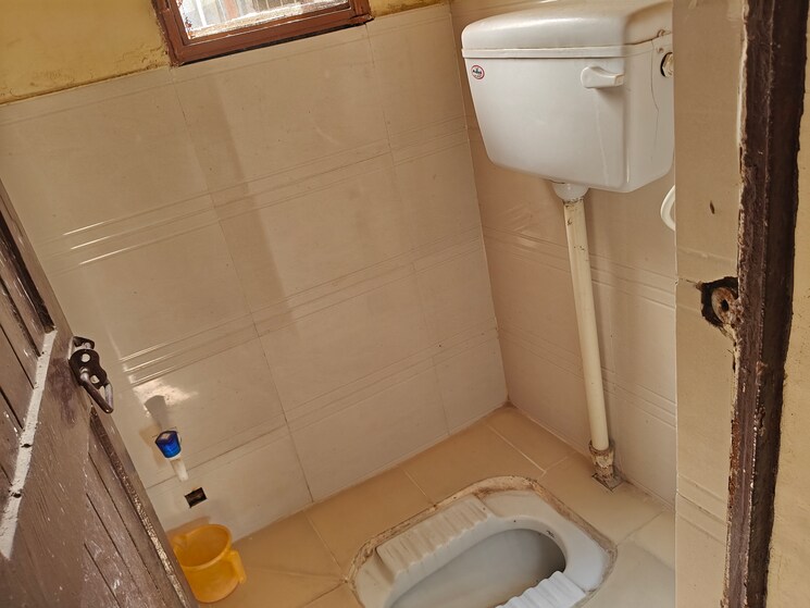 Bathroom, sector 12 dwarka 2 Bedroom 1100 Sq.Ft. Apartment In Sector 12 Dwarka Delhi 8864726