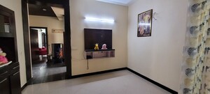 Room in 3.5 BHK Apartment at Ganga Apartment Kaushambi, Dabur Chowk – for Sale