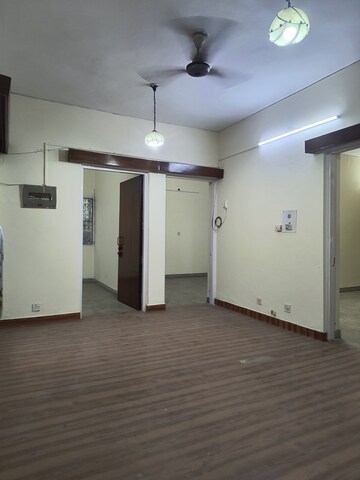Room in 3 BHK Apartment at Sarita Vihar – for Rent