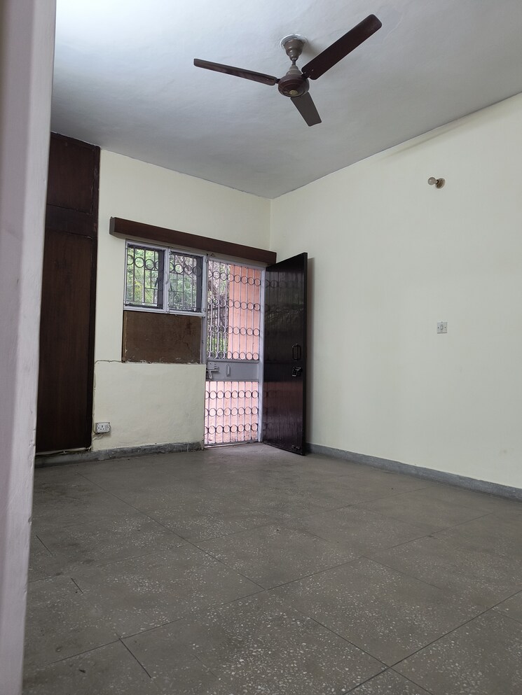 Bedroom, sarita vihar 3 Bedroom 1700 Sq.Ft. Apartment In Sarita Vihar Delhi 8864807
