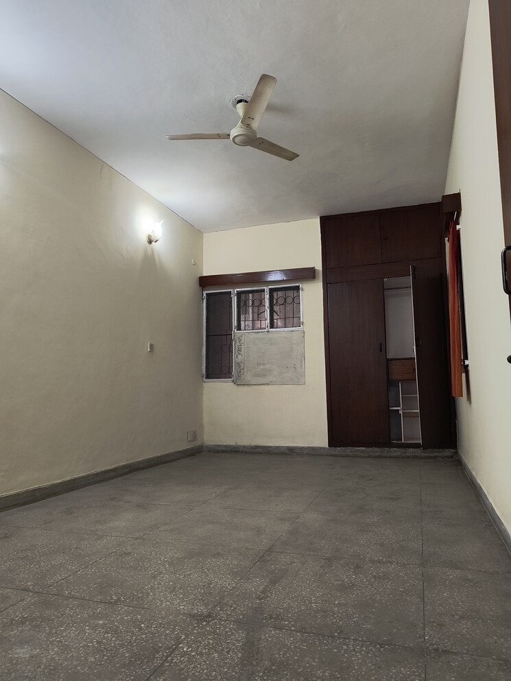 Bedroom, sarita vihar 3 Bedroom 1700 Sq.Ft. Apartment In Sarita Vihar Delhi 8864807