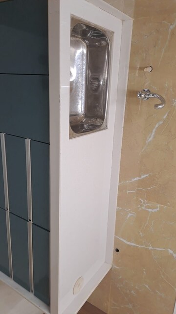 Room in 2 BHK Apartment at Vaibhavlaxmi East Syde, Ghatkopar East – for Rent