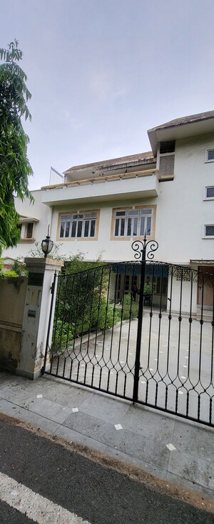 6 BHK Villa – Exterior View View at Jor Bagh - for Sale