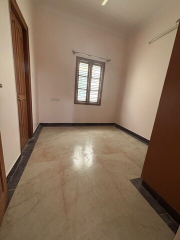 Room in 4 BHK Apartment at Indirapuram Abhay Khand 4 – for Sale