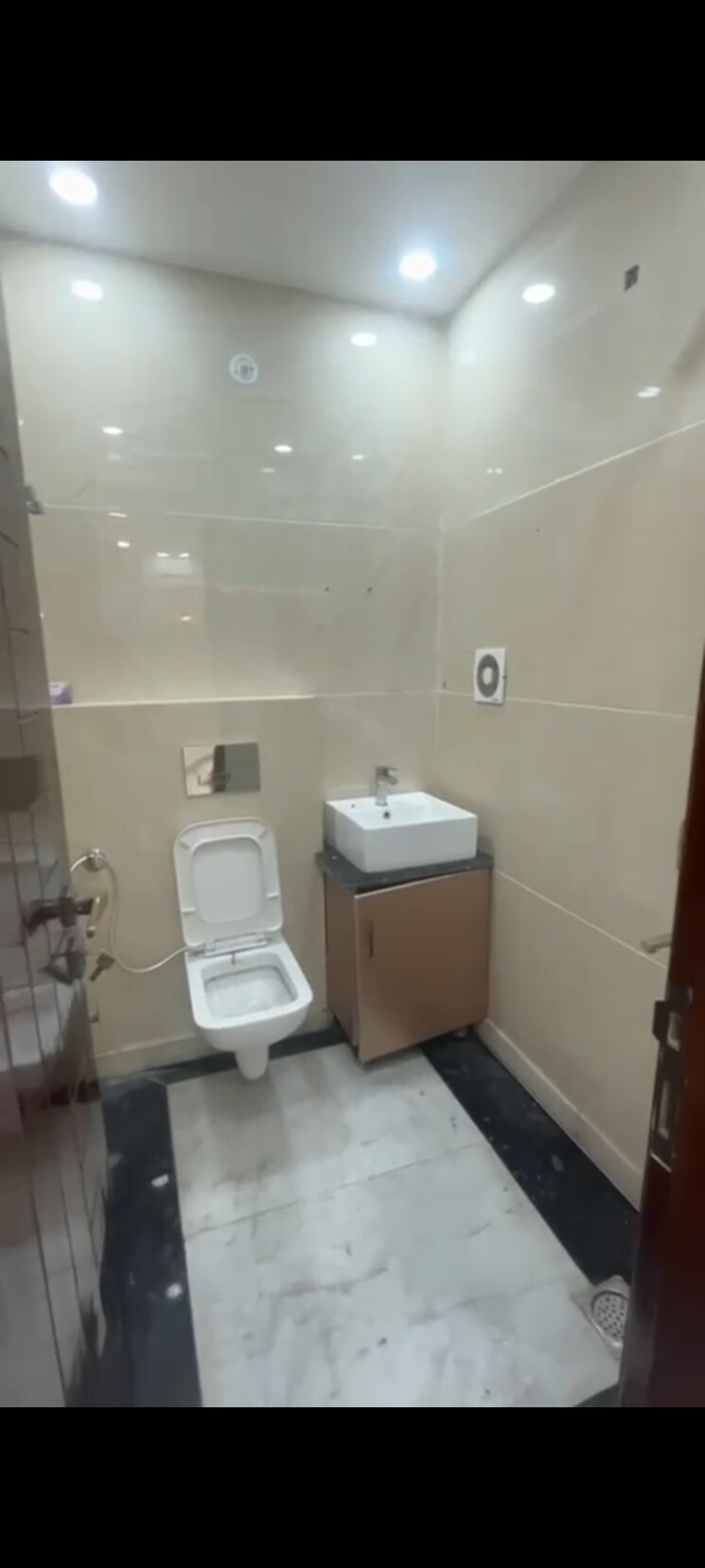 Bathroom, burari 3 Bedroom 950 Sq.Ft. Builder Floor In Burari Delhi 8865136