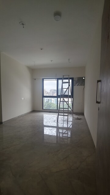 Room in 2 BHK Apartment at Ajmera Boulevard, Malad West – for Rent