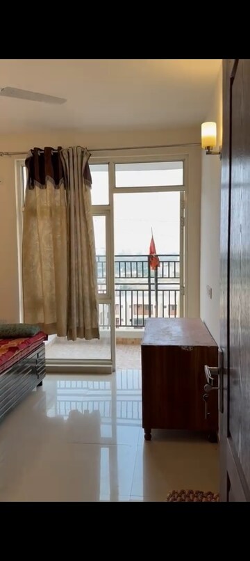 Kitchen in 3 BHK Apartment at Omaxe R2, Gomti Nagar – for Rent