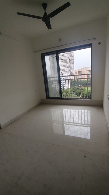 Room in 1 BHK Apartment at Oxford Navrang Crystal, Goregaon West – for Rent
