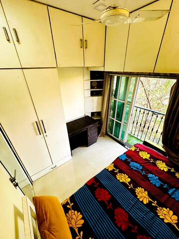 Master Bedroom in 2 BHK Apartment at Shreedham Splendour, Andheri West – for Rent