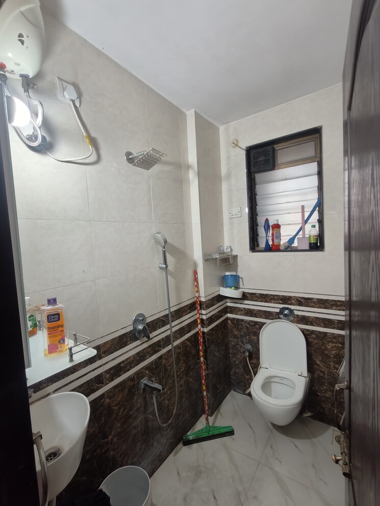 Bathroom, suncity-complex 2 Bedroom 850 Sq.Ft. Apartment In Powai Mumbai 8865181