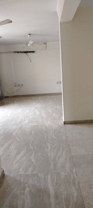 Room in 2 BHK Apartment at Hiranandani Estate, Ghodbunder Road – for Rent