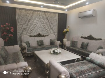 Living Room in 3 BHK Builder Floor at Sector 55 – for Rent