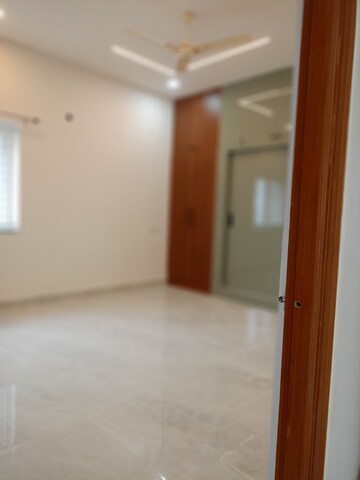 Room in 3 BHK Apartment at Kondapur – for Rent