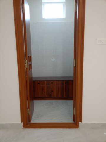 Room in 3 BHK Apartment at Kondapur – for Rent