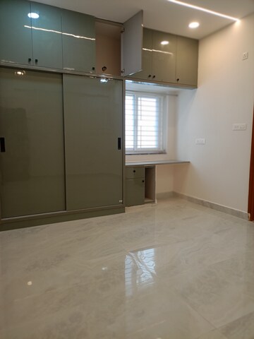 Room in 3 BHK Apartment at Kondapur – for Rent