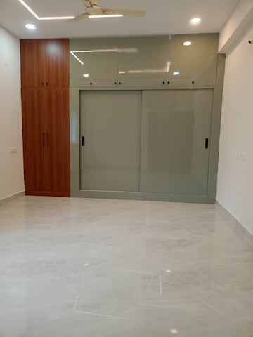 Room in 3 BHK Apartment at Kondapur – for Rent