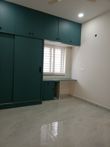 Room in 3 BHK Apartment at Kondapur – for Rent
