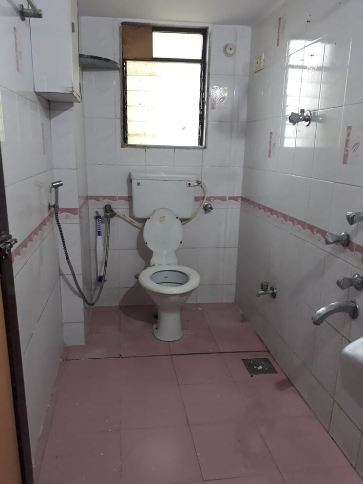 Bathroom, himgiri-lokupvan-phase-ii-chs-ltd 2 Bedroom 1050 Sq.Ft. Apartment In Vasant Vihar Thane 8865270