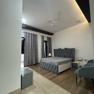 Bedroom in 5 BHK Villa at Chattarpur – for Sale