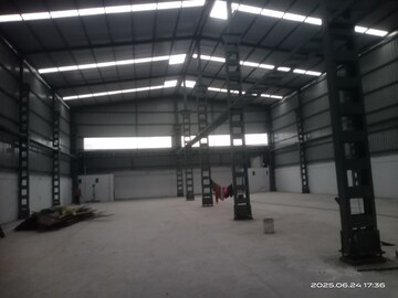 Parking in  Warehouse at Por – for Rent