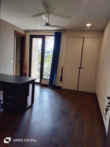 Room in 4 BHK Apartment at Vasant Vihar – for Rent