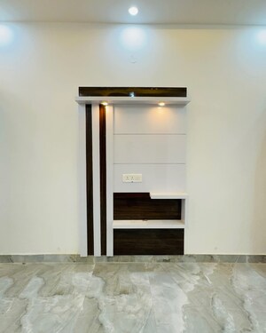 Room in 1.5 BHK Builder Floor at Sector 12 Greater Noida – for Sale