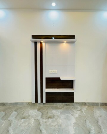 Room in 1.5 BHK Builder Floor at Sector 12 Greater Noida – for Sale