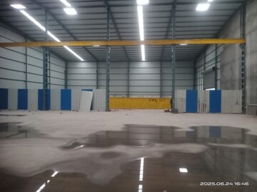 Parking in  Warehouse at Por – for Rent