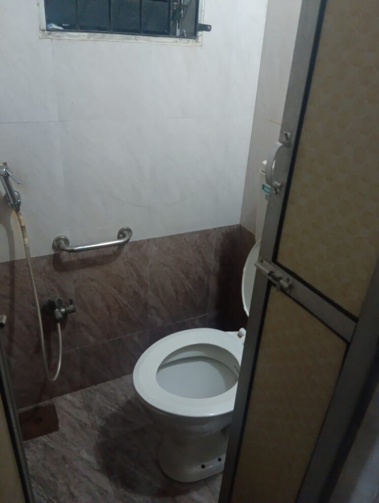 Bathroom, goregaon west 1 Bedroom 650 Sq.Ft. Apartment In Goregaon West Mumbai 8865319