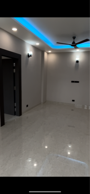 Room in 3 BHK Apartment at Jaypee Greens Pavilion Court, Sector 128 – for Rent