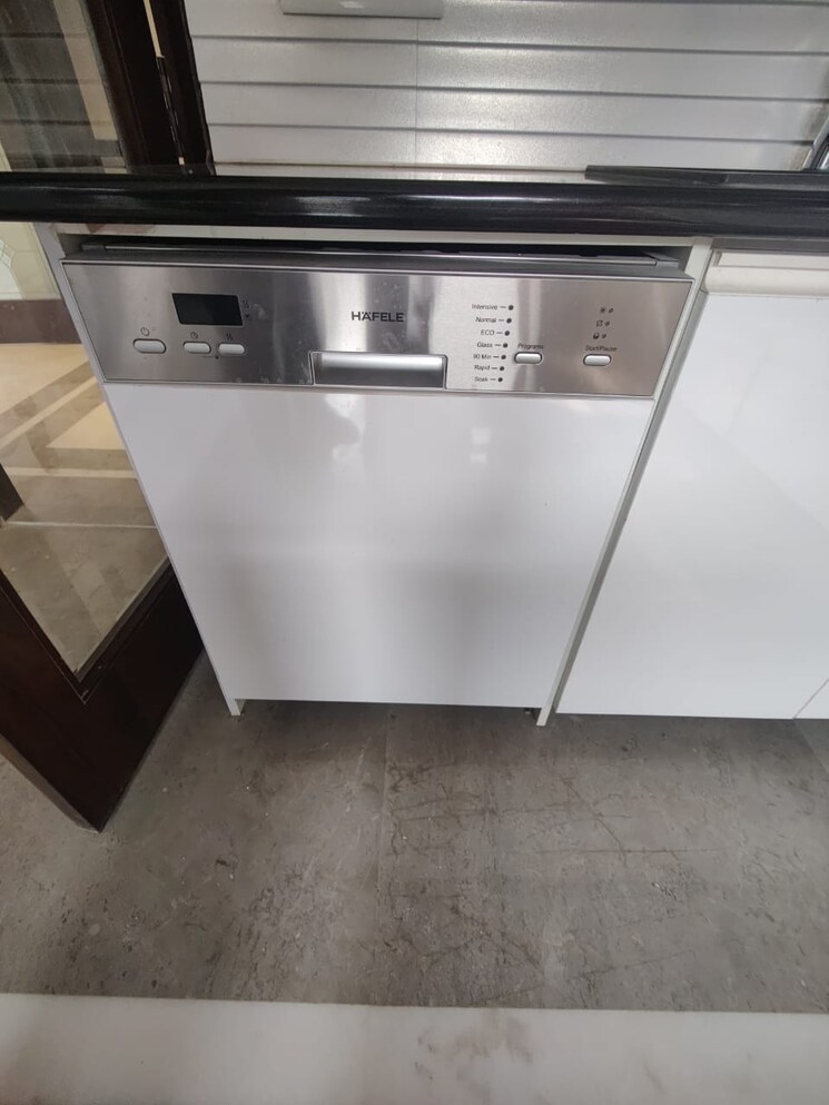 Kitchen, veera-safdarjung-enclave 4 Bedroom 3000 Sq.Ft. Apartment In Safdarjung Enclave Delhi 8865321