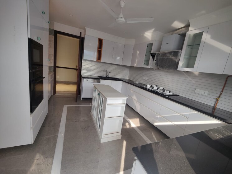Kitchen, veera-safdarjung-enclave 4 Bedroom 3000 Sq.Ft. Apartment In Safdarjung Enclave Delhi 8865321